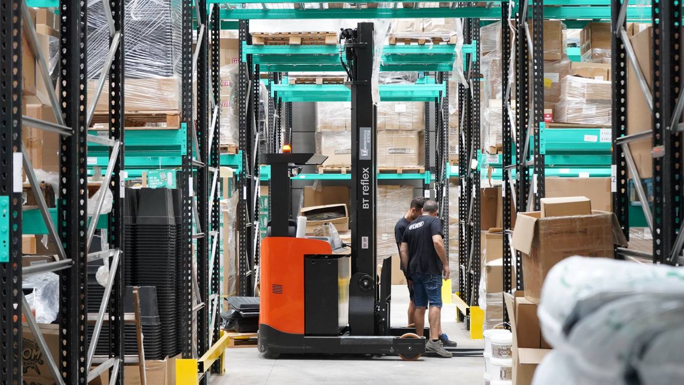Amazon warehouse workers fulfillment center
