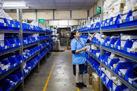 Flipkart Expands Quick-Commerce Amid Amazon Rivalry