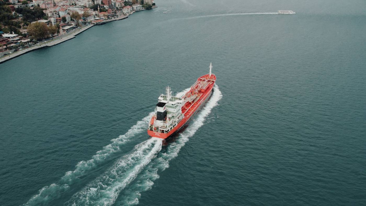 Oil tanker strait hormuz