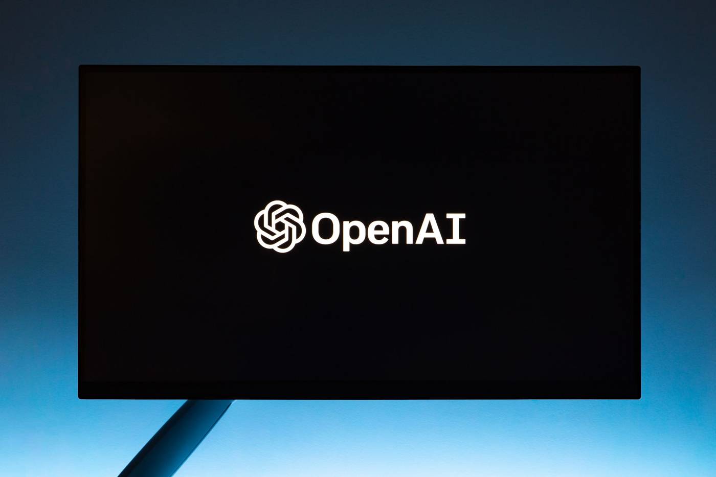 OpenAI and Broadcom have unveiled Jalapeño, a custom AI inferencing chip built in just nine months that OpenAI claims…