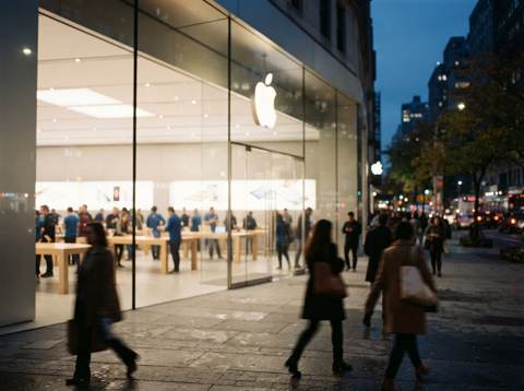 Tim Cook, Micron Trade Blame Over Apple (AAPL) Price Hike
